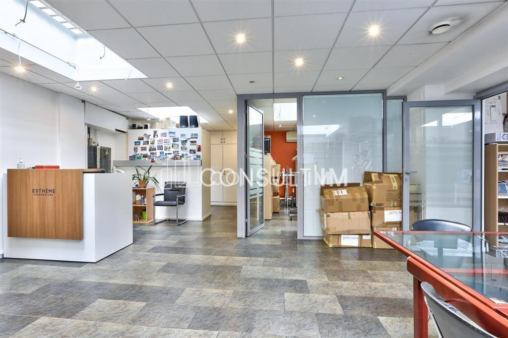 Boutique type show-room avec vitrine à vendre à toute proximité de Convention VACANT