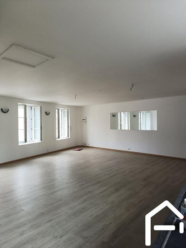 Mareuil Sur Arnon Local commercial et appartement 2 pièce(s) 59 m2 72000