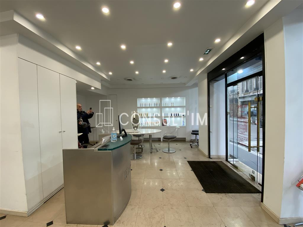 Saint Lazare, à louer une boutique de 98 m² de plain pied