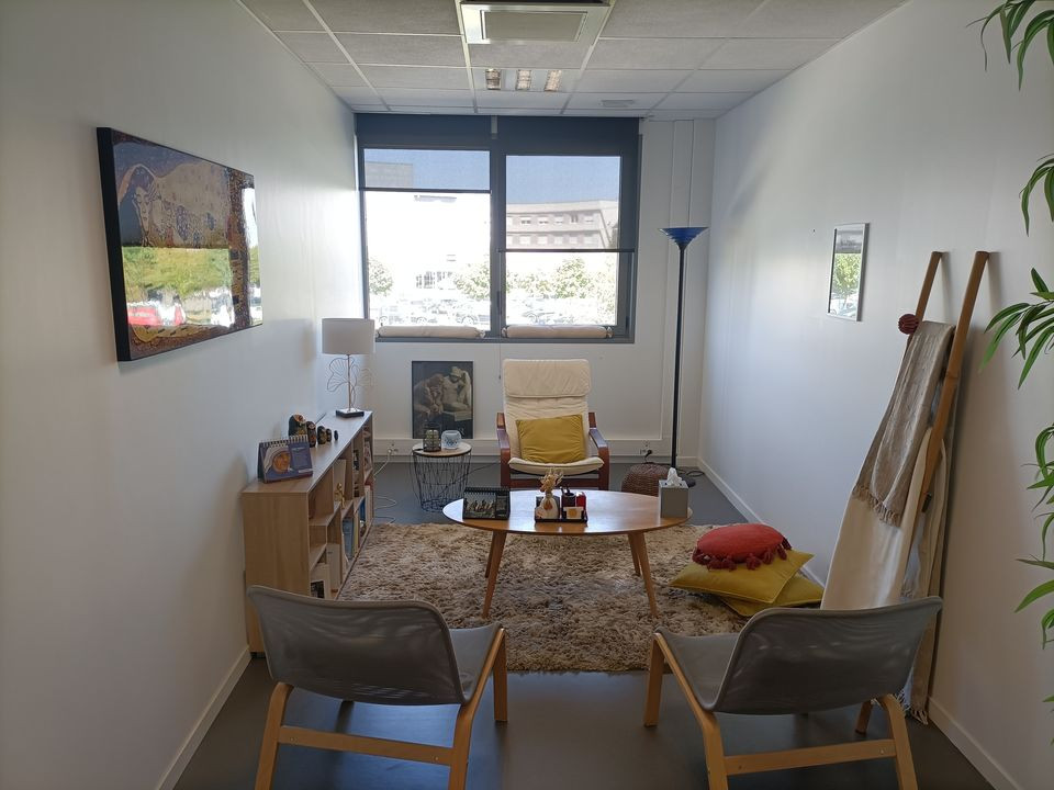 A CHARNAY-LES-MACON LOCAL/BUREAU DE 46.14 M²