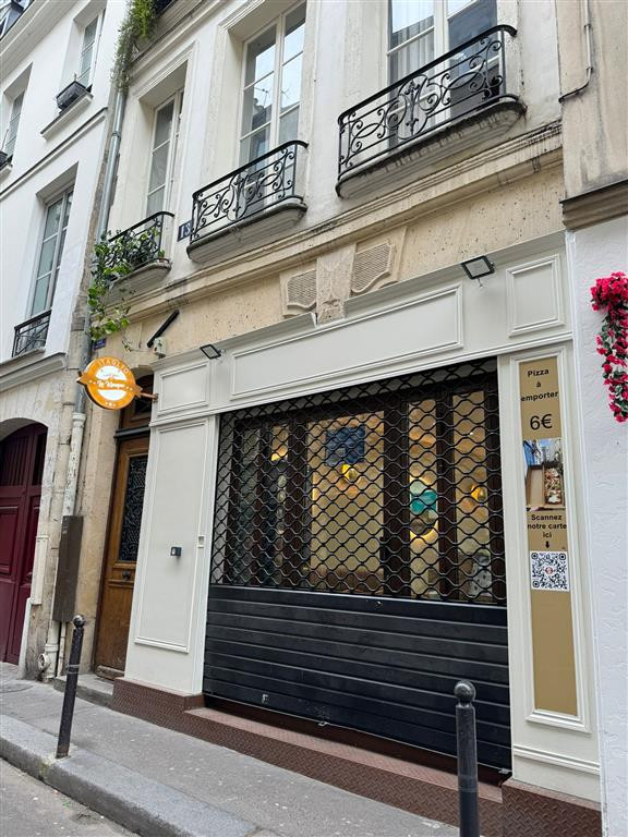 Boutique à louer avec extraction dans le marais