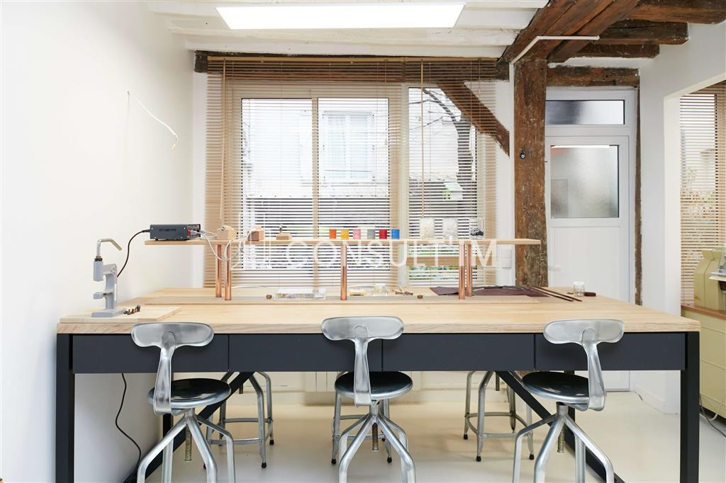 Bureaux au calme sur cour arborée proche Bastille