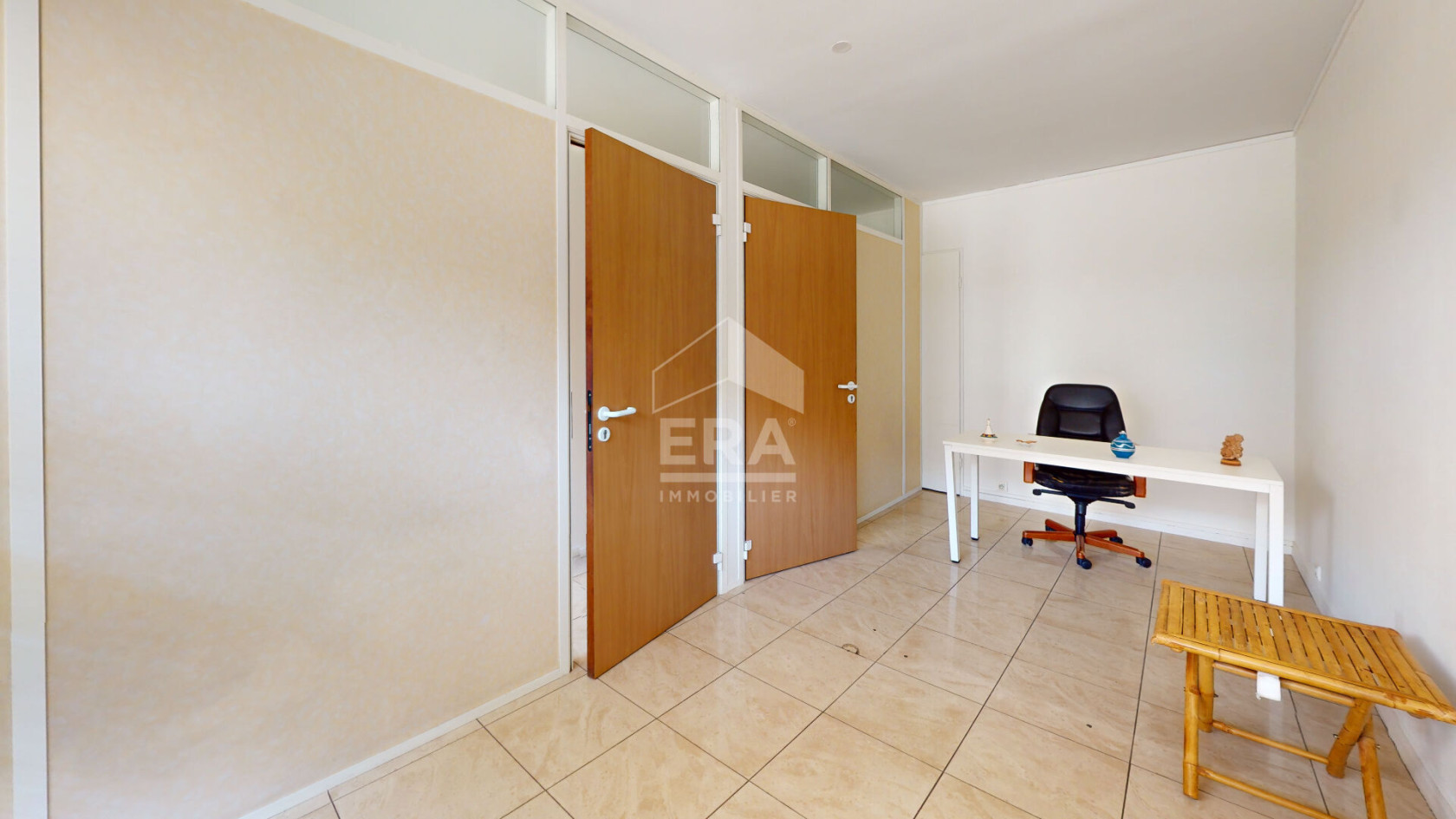 3 cabinets 76 m2 avec 2 salles d'attente