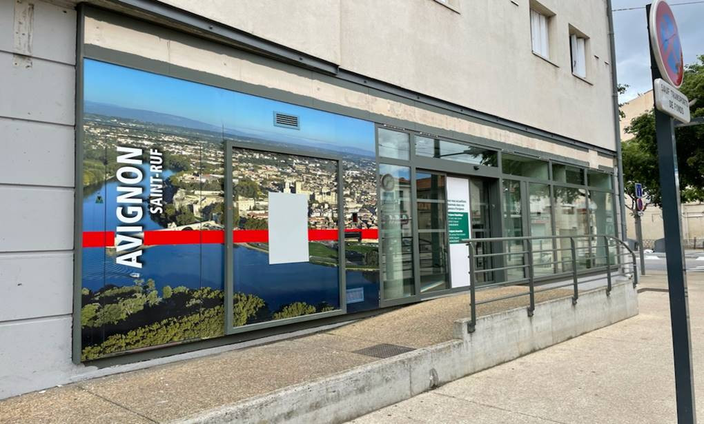 SANS FRAIS - Local commercial 165m² + parkings - Saint Ruf