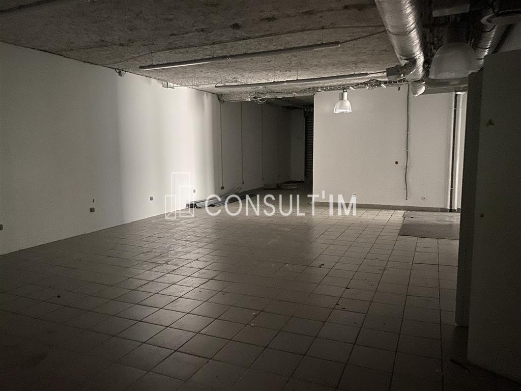 Proche des Grands Boulevards, à louer spacieuse boutique