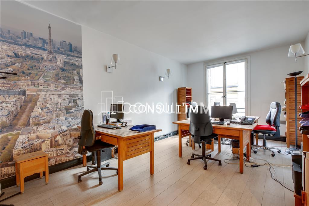 Bureaux au pied de l'Arc de Triomphe