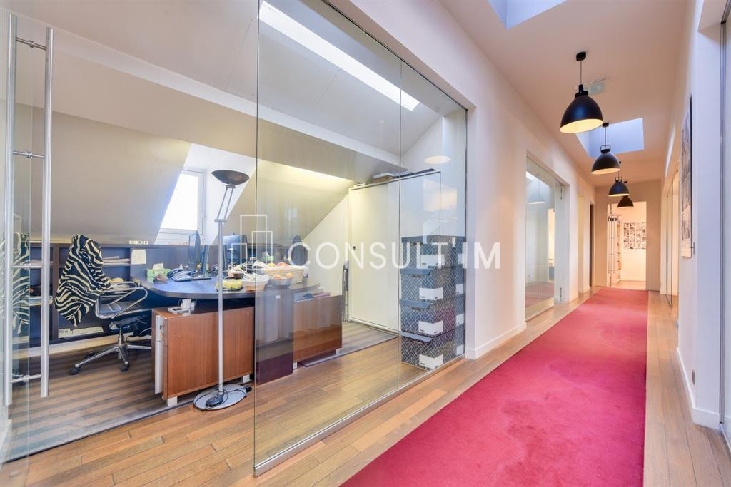 Rue Royale, bureaux climatisés en bon état