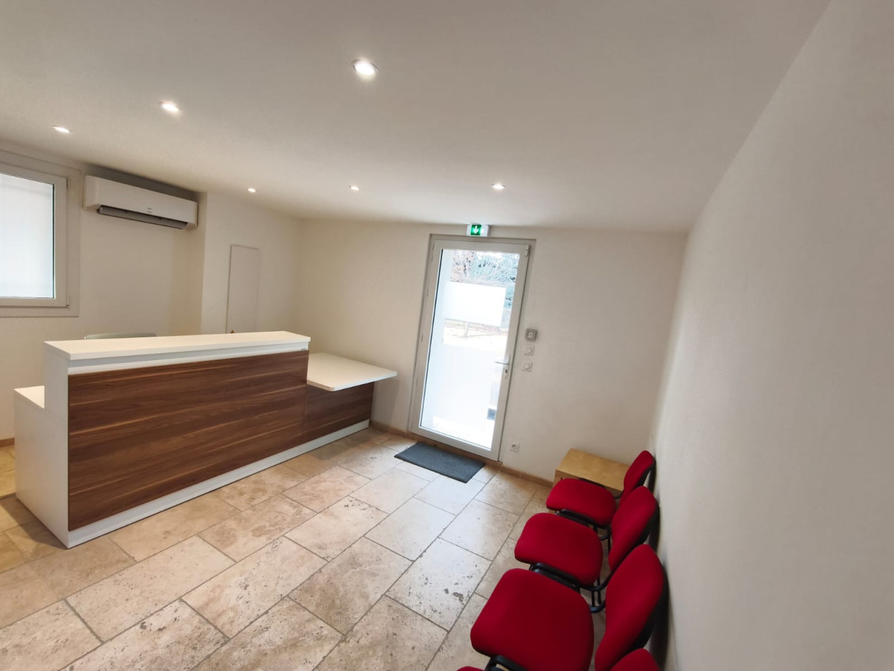 Locaux professionnels 100m2 Pierrevert