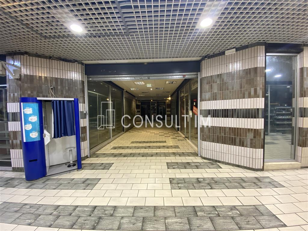 A louer au sein de la galerie commerciale de Charenton, une surface d'environ 900m² divisibles