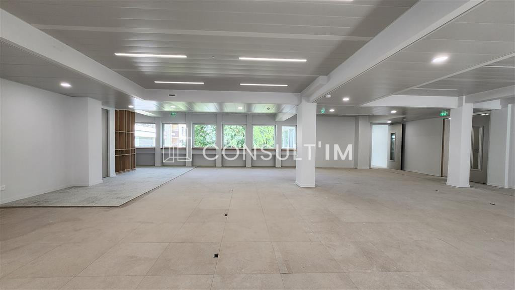 Grande surface de bureaux dans un immeuble restructuré