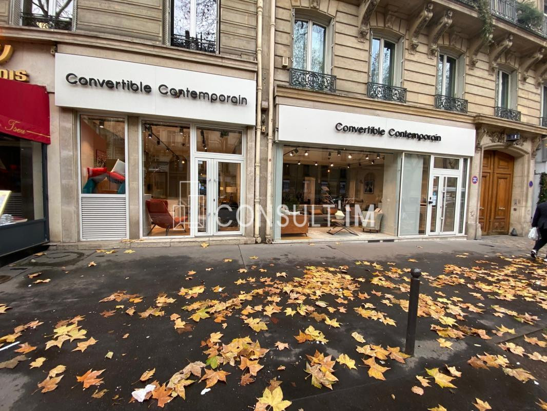 Cession d'une boutique de 135m² sur la meilleur partie du Bd St Germain Au pied du Métro Rue du Bac