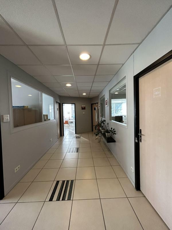 Vente - Bureau - 240 m² - 446 000 € - MONTBONNOT-SAINT-MARTIN
