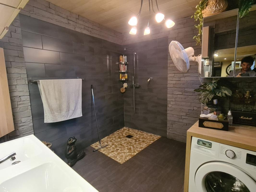 IMMEUBLE AVEC SIX APPARTEMENTS