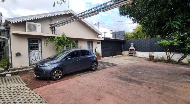 A LOUER – Villa de 300 m² à usage professionnel – Centre-ville de Saint-Pierre