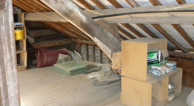 LISIEUX, atelier d'env.75 m² ave 1 place de stationnement