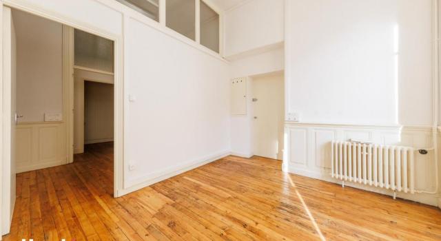Local professionnel 39m2 + annexe 11m2 à Royat