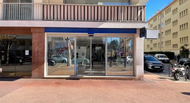VENTE MURS COMMERCIAUX - LOCAL D'ANGLE A 100 M DE LA MER