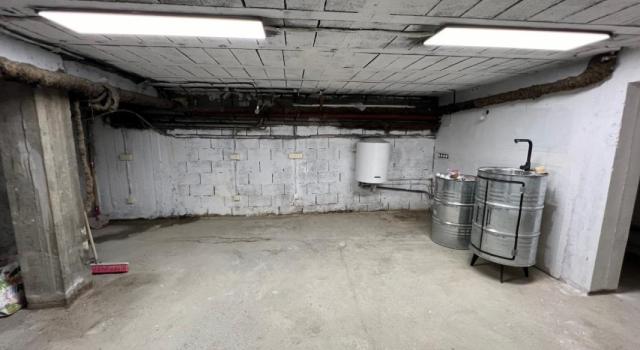 Local commercial en sous-sol rue Irma Moreau