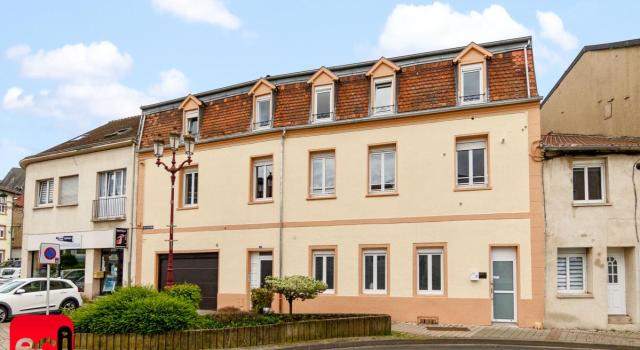 INVESTISSEUR : Lot de 5 logement + double gge, cour et cave