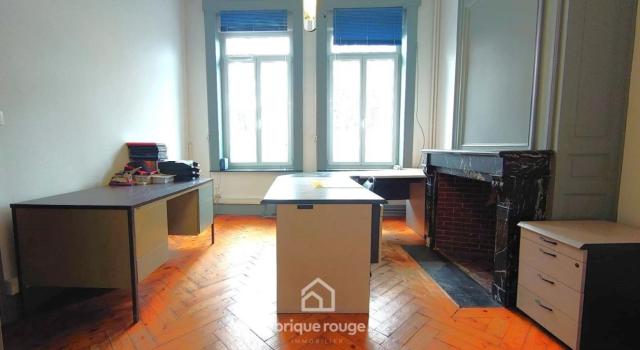 BEL IMMEUBLE DE RAPPORT MIXTE (bureaux et appartement T2 )