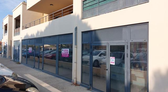 LOCAL PROFESSIONNEL OU COMMERCIAL - MONTEUX (84)