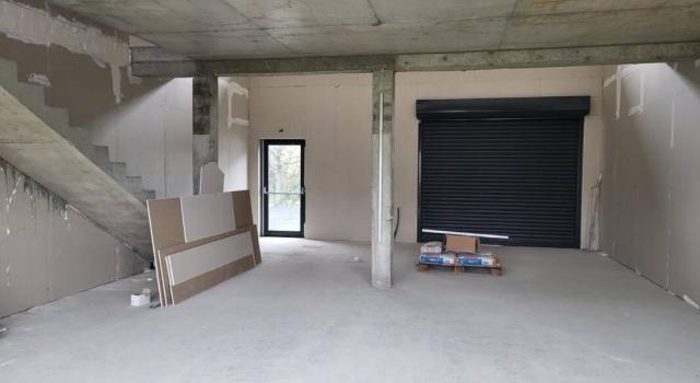 MURS COMMERCIAUX NEUFS LIBRES en Duplex de 111 m² environ -LOT 3  - DOUVAINE