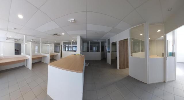 A louer - LOCAL PROFESSIONNEL - MONTEUX - 262,30 m²