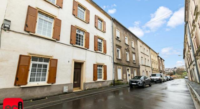 ALGRANGE : Immeuble 225m² à rénover + 3 garage