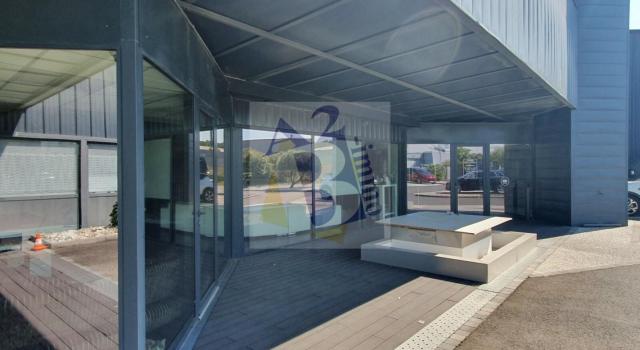 Angoulême, ensemble immobilier à usage professionnel 2000m²