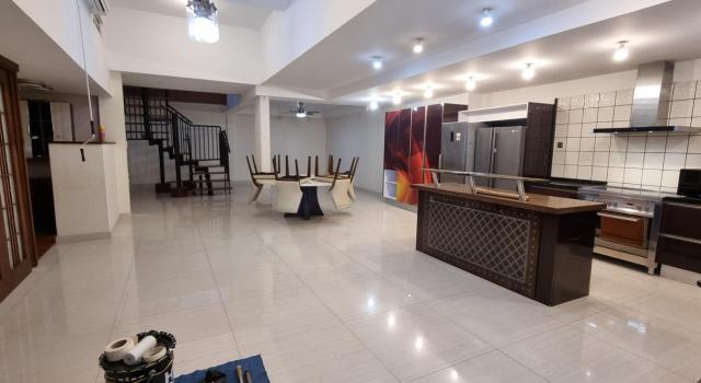 A LOUER – Villa de 300 m² à usage professionnel – Centre-ville de Saint-Pierre