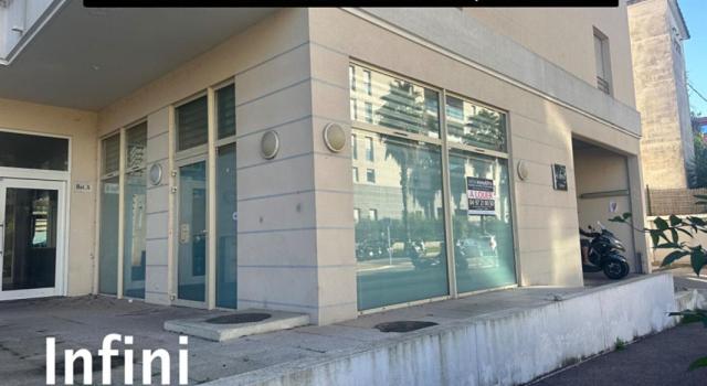 Local commercial Antibes 78 M2 + 2 Places de Parking en SS-2
