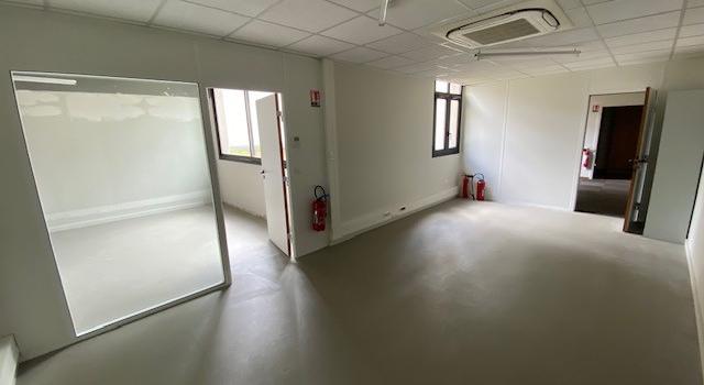 Bureaux climatisés d'une surface utile locative de 320 m² environ situé au 1er étage de l'espace d'Erlon