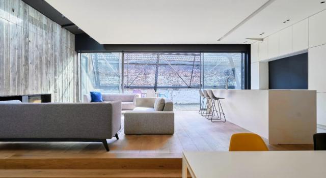Vieux Lille immeuble de bureaux avec appartement et parkings