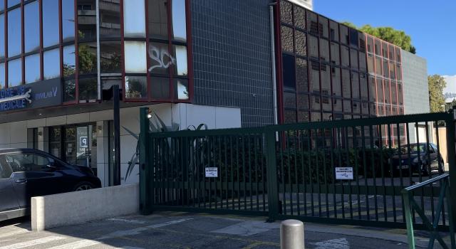 Marseille 8- Loue 2 cabinets refaits à neuf janv 2025