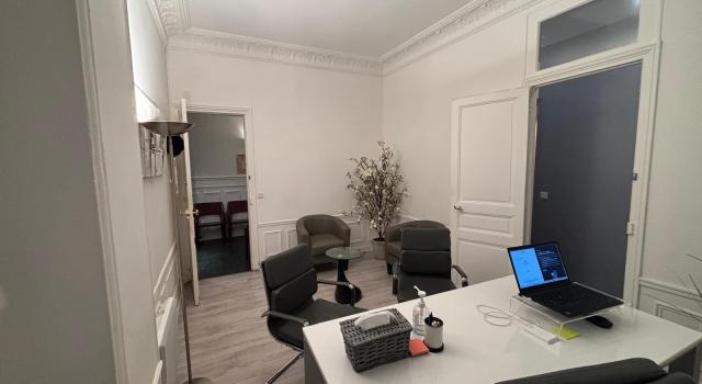 Location d'un bureau temps plein Paris 16eme