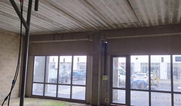 77 SERRIS LOCAL DE 102M2 EN LOCATION PURE