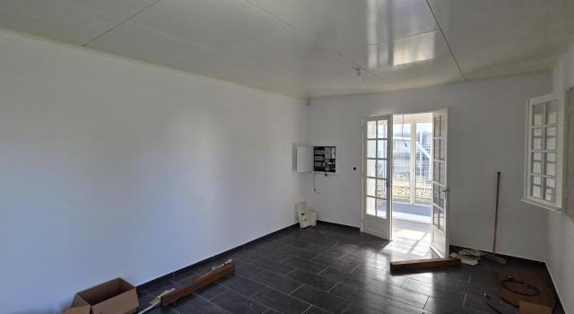 BOIS D'OLIVES – LOCAL 102 m² SUR 520 m² TERRAIN – IDÉAL CABINET MÉDICAL OU PROFESSIONS LIBÉRALES – PARKINGS PRIVATIFS