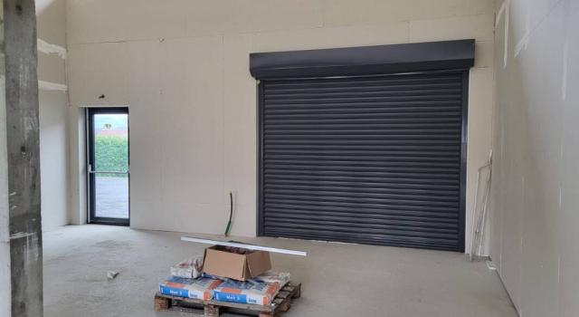 MURS COMMERCIAUX NEUFS LIBRES en Duplex de 111 m² environ -LOT 3  - DOUVAINE