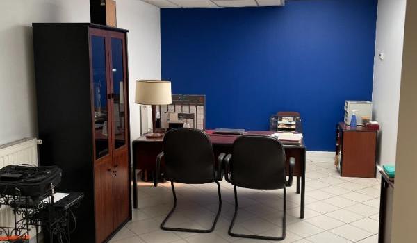 LOOS 10MN CHR  ensemble de bureaux+ grand hangard sur rue