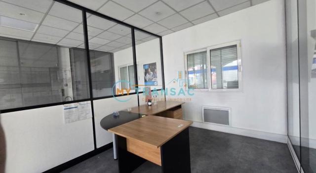 PONTAULT RARE LOCAL COMMERCIAL A LOUER de 81m²