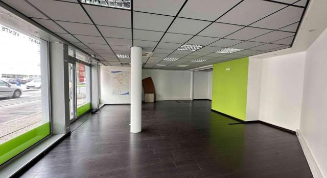 REZE-LES SORINIERES / Local commercial (Bureau / Commerce)