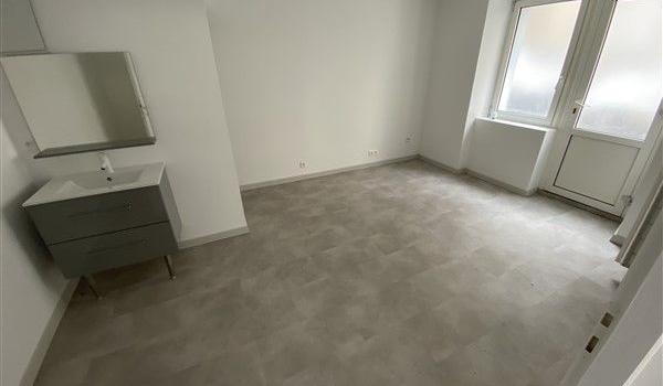LOCAL COMMERCIAL OU LOCAL PROFESSIONNEL PARAMEDICAL