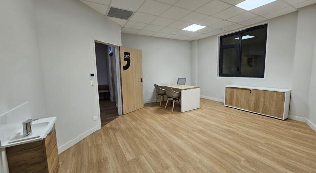 A LOUER – LOCATION  DE BUREAUX AMÉNAGÉS JUSQU'À 300 m² (divisibles à partir de 12 m²)