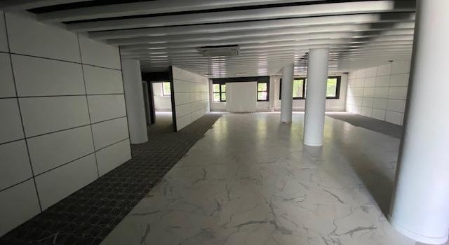 Bureaux climatisés d'une surface utile locative de 320 m² environ situé au 1er étage de l'espace d'Erlon