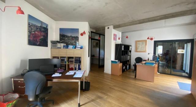 Locaux commerciaux 156 m² en plein centre de Pélussin !