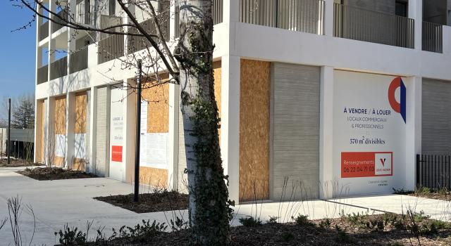A vendre/ A louer de locaux commerciaux-professionnels, à deux pas de la zone commerciale Bordeaux Lac,