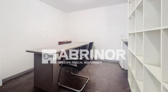 Roubaix, très beau local professionnel de 70m² tout équipé proche des axes