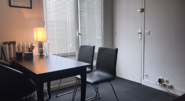 Loue bureau plein temps dans cabinet partagé - plein centre Versailless
