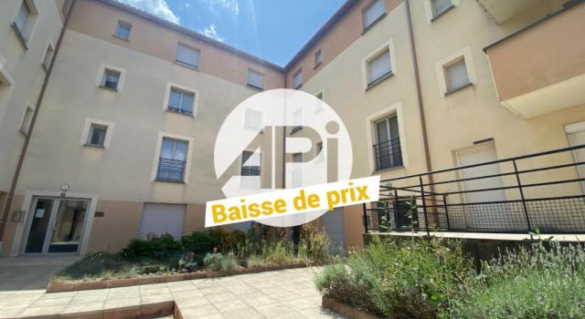 Locaux commerciaux 156 m² en plein centre de Pélussin !