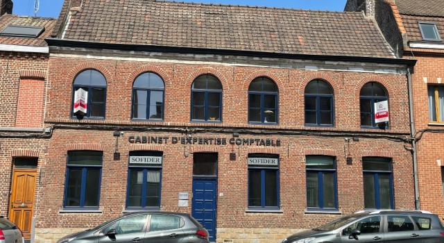 LOOS 10MN CHR  ensemble de bureaux+ grand hangard sur rue
